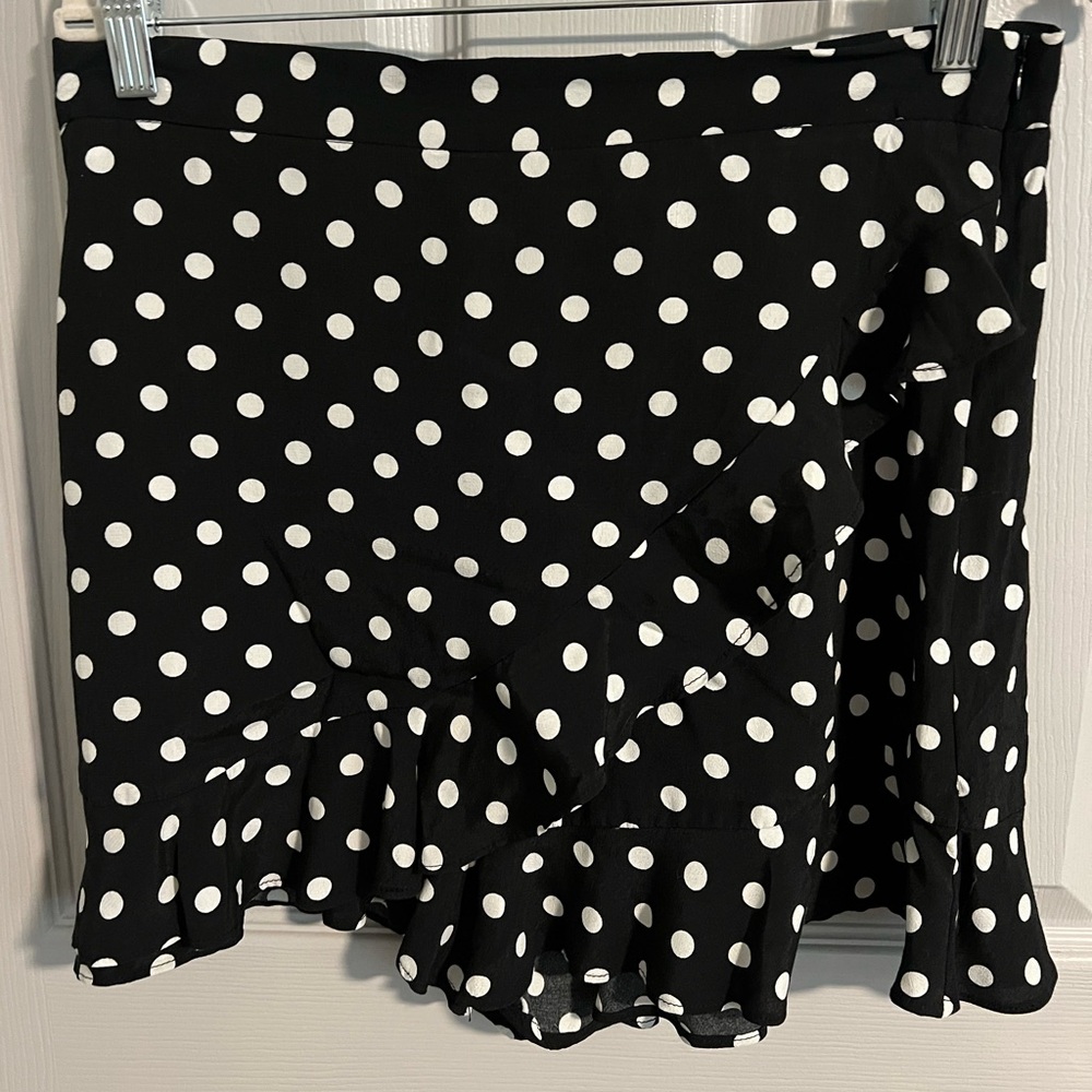 Juniors Zara Skort Size Large, Black and White